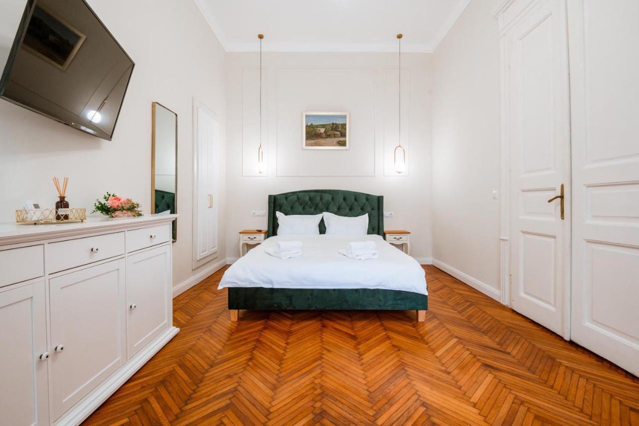 Apartament De Lux Central, P-Ta Matei Corvin Cluj-Napoca Eksteriør bilde